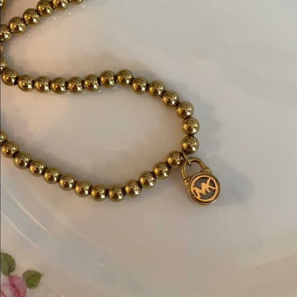 MICHAEL KORS 16" Gold Necklace with Lock Charm - Picture 5 of 8